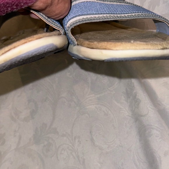 St John’s Bay Blue & Gray Sandals with memory foam and Velcro straps Size 7 1/2 - Picture 4 of 9
